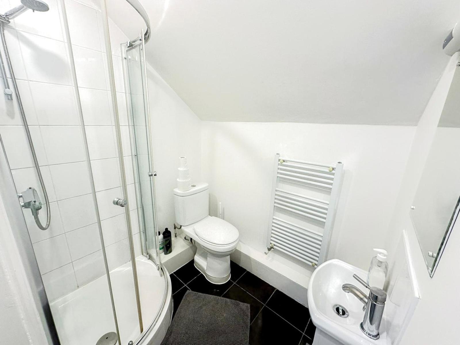 Lovely 3 Bedroom Maisonette With Private Roof Terrace In Hammersmith Londra Dış mekan fotoğraf