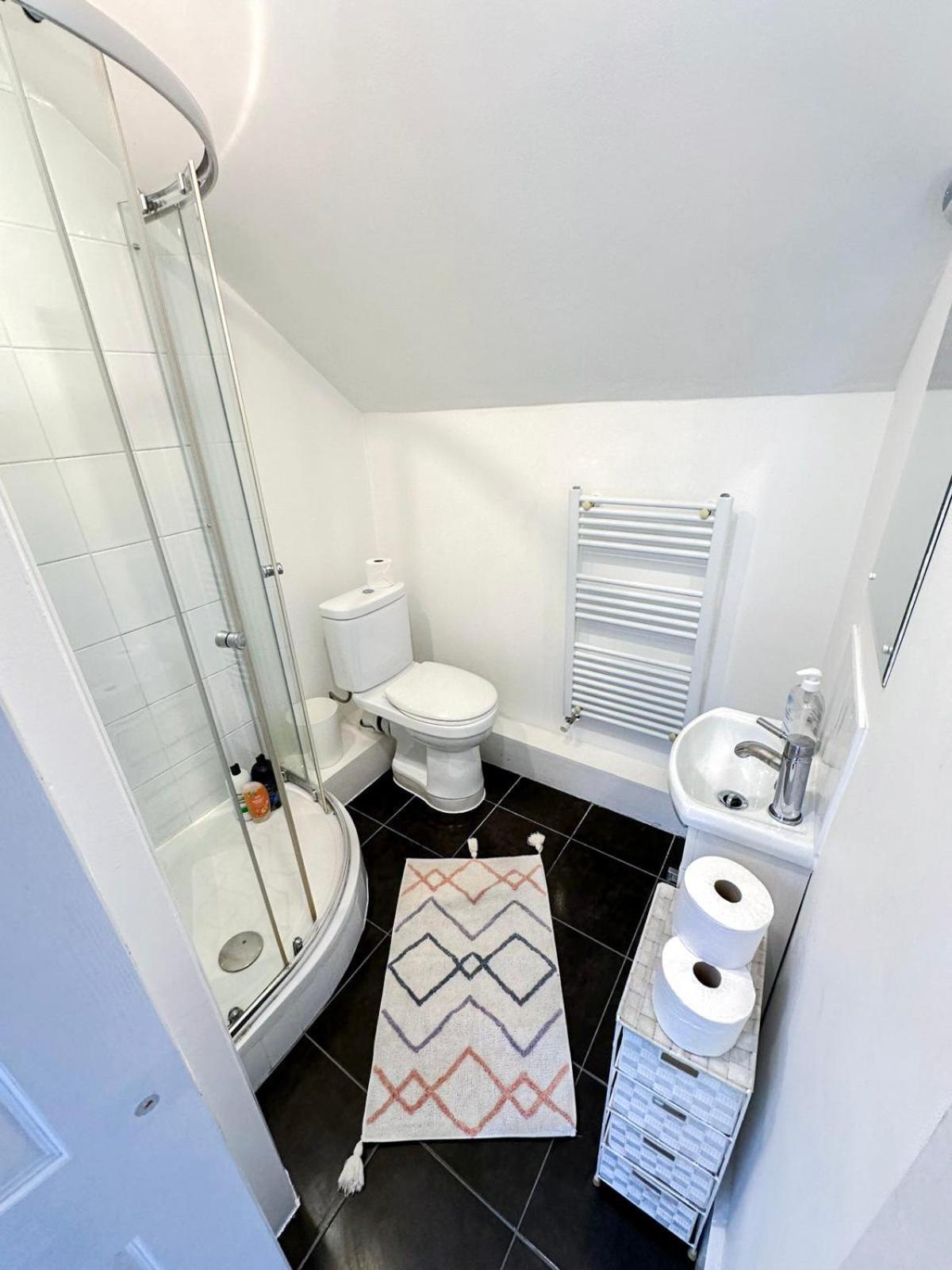 Lovely 3 Bedroom Maisonette With Private Roof Terrace In Hammersmith Londra Dış mekan fotoğraf