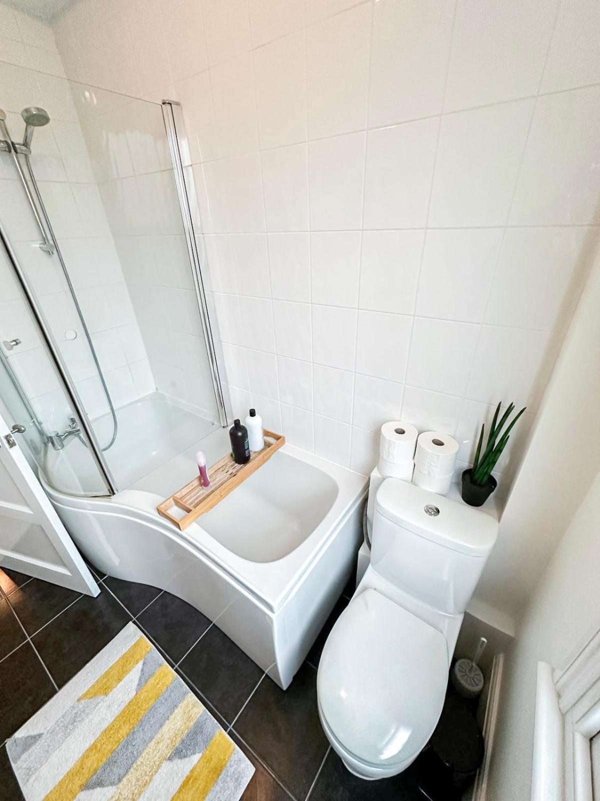 Lovely 3 Bedroom Maisonette With Private Roof Terrace In Hammersmith Londra Dış mekan fotoğraf